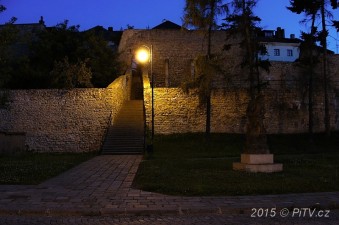 neptun-hradby-nocni