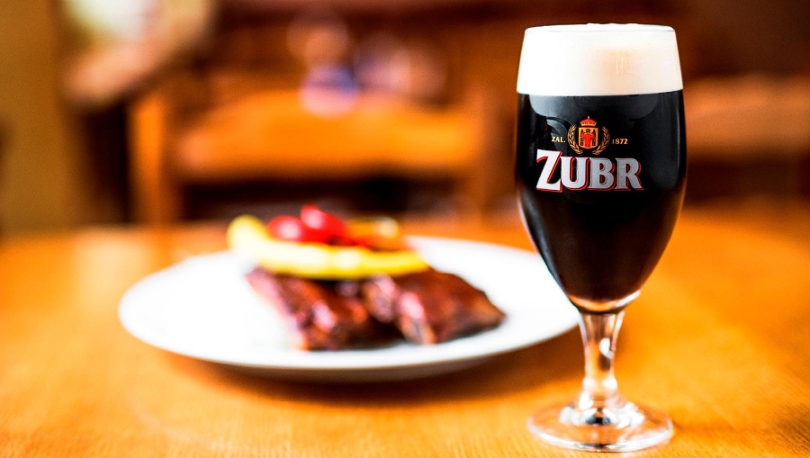 První letošní speciál pivovaru Zubr je černá třináctka